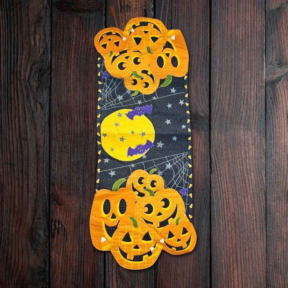 Halloween Retro-Style 100% Cotton Quilted Table Runner - Bats & Pumpkins 34 x 12